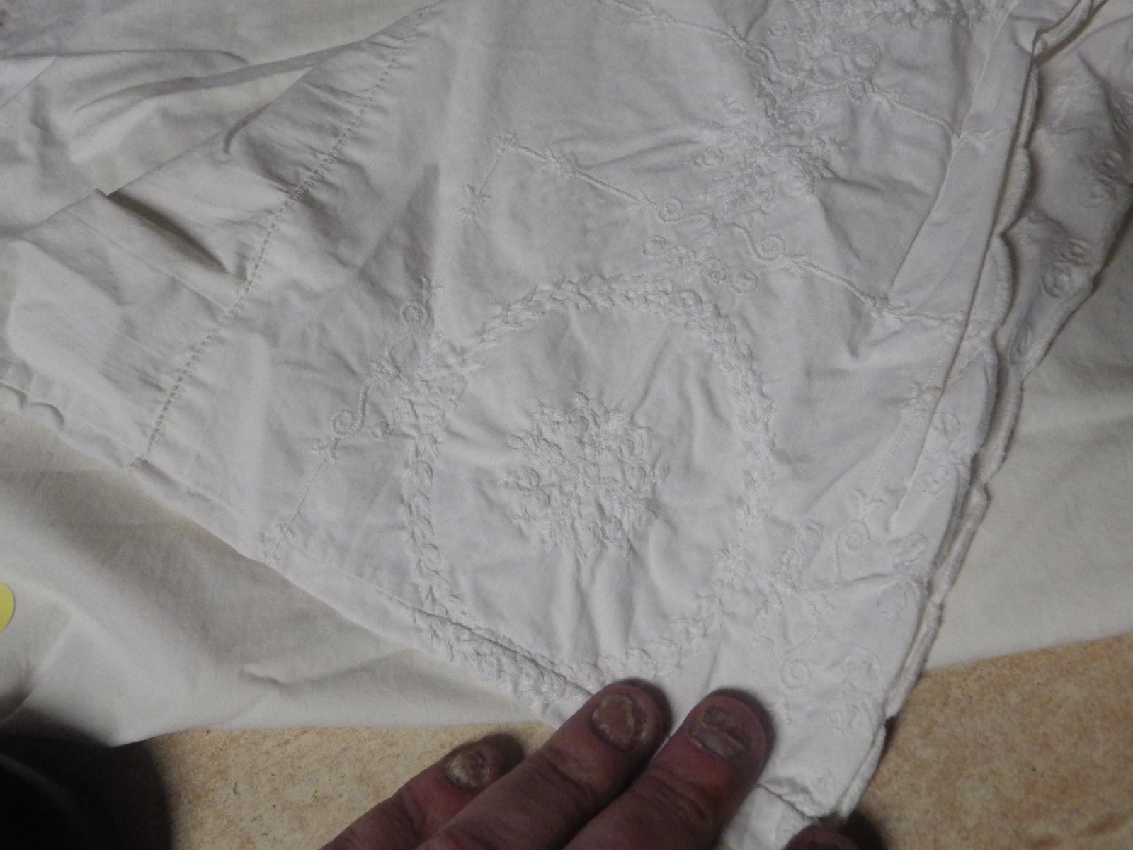 LOT OF 2 ANTIQUE VICTORIAN HANDSTITCHED WREATH DESIGN PILLOW CASES USE REPURPOSE