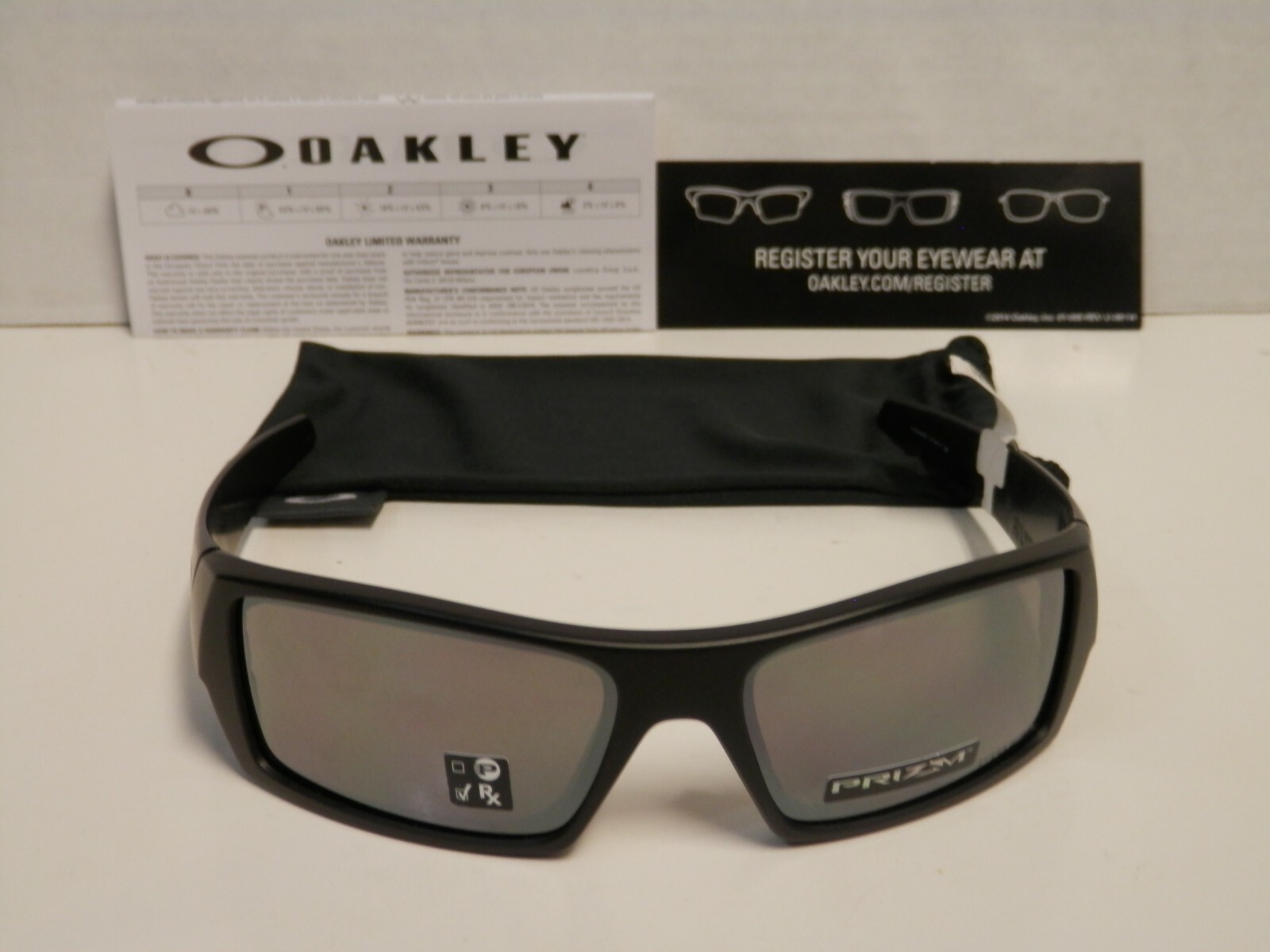 NEW OAKLEY GASCAN MATTE BLACK SUNGLASSES GRAY PRIZM POLARIZED LENSES WITH BAG