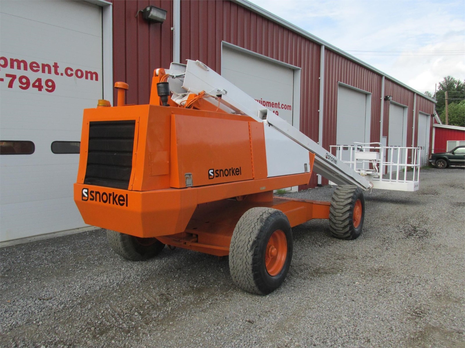 1994 SNORKEL TB60 BOOM LIFT 60FT HEIGTH 2WD NICE RUNNING OLDER LIFT ON THE JOB