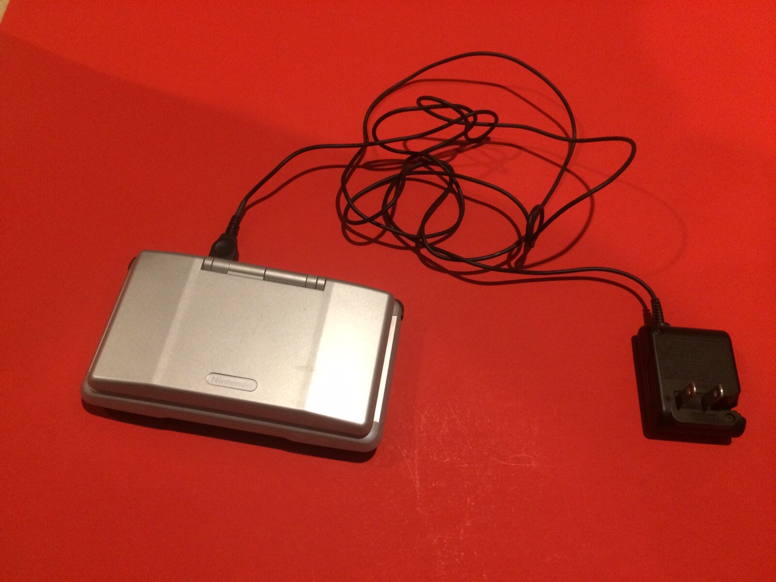 ORIGINAL NINTENDO DS HANDHELD SYSTEM WITH CHARGER (GRAY)