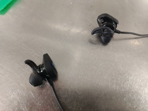Bose SoundSport Wireless Bluetooth In Ear Headphones Earbuds Bose SoundSport Wireless Bluetooth In Ear Headphones Earbuds