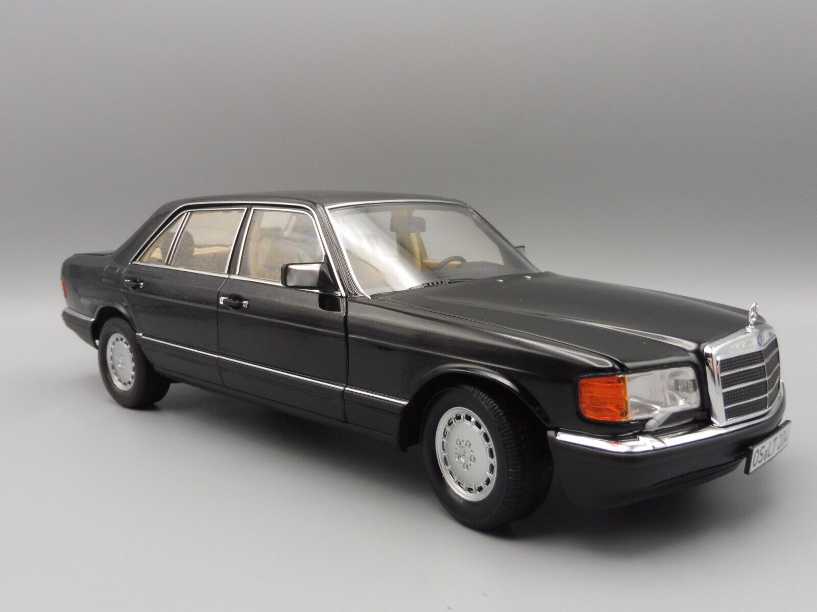 Mercedes-Benz 560 SEL 1989 Black Metallic 1/18 Norev 183793 Mercedes-Benz 560 SEL 1989 Black Metallic 1/18 Norev 183793