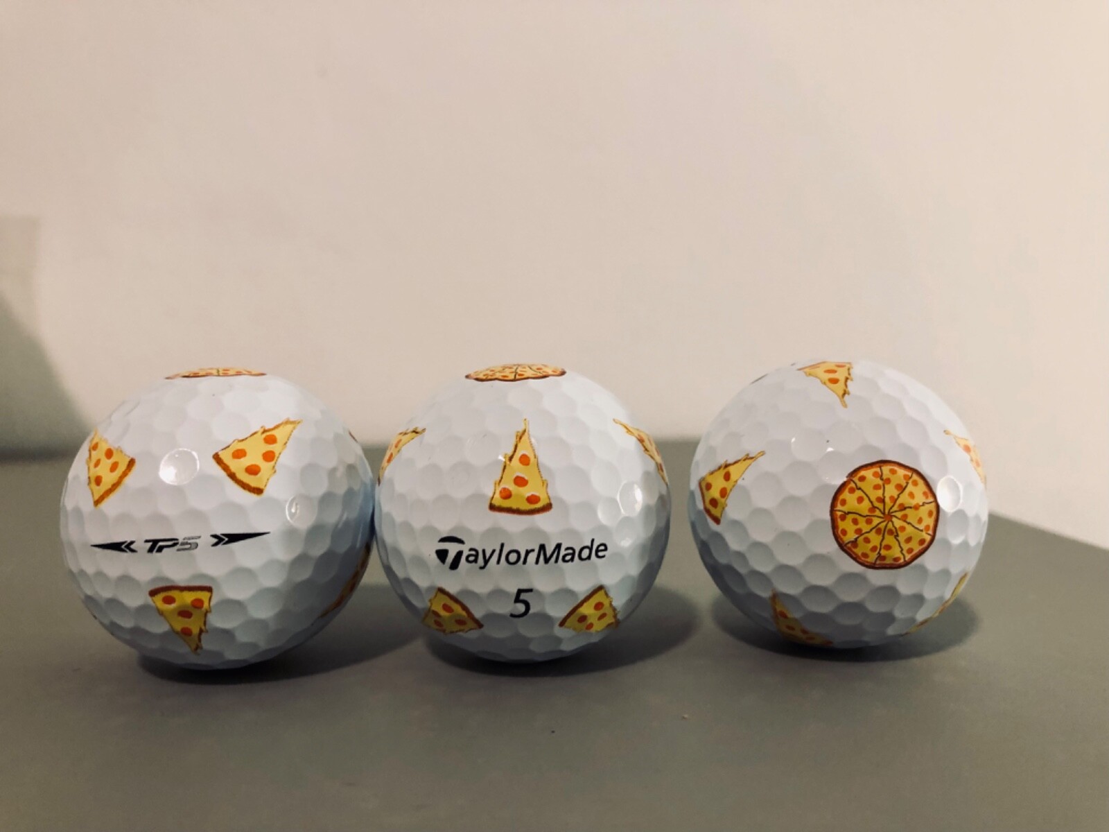 TaylorMade - スマイルピース TaylorMade TP5 Pix 'Pizza' Limited Edition balls. 12 NEW in