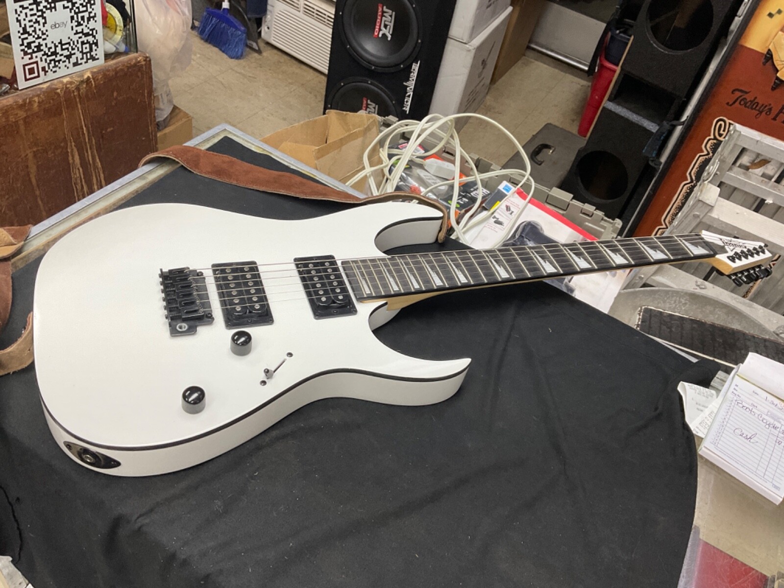 Ibanez GIO Series GS200502710 Electric Guitar, White Ibanez GIO Series GS200502710 Electric Guitar, White
