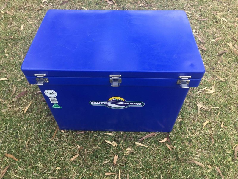 outer mark 120 litre esky