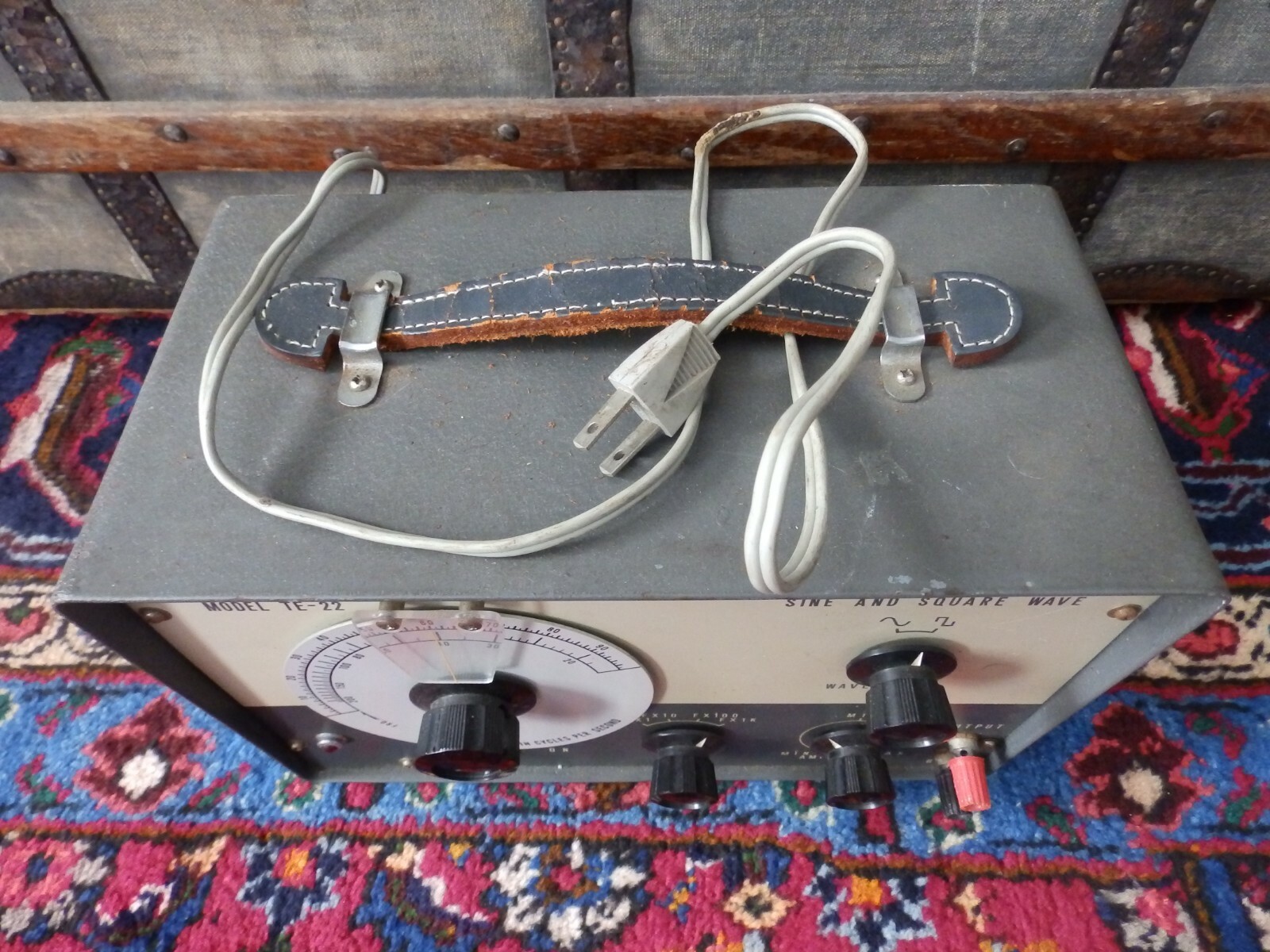 Vintage Lafayette Model TE-22 Audio Signal Generator Sine and Square Wave