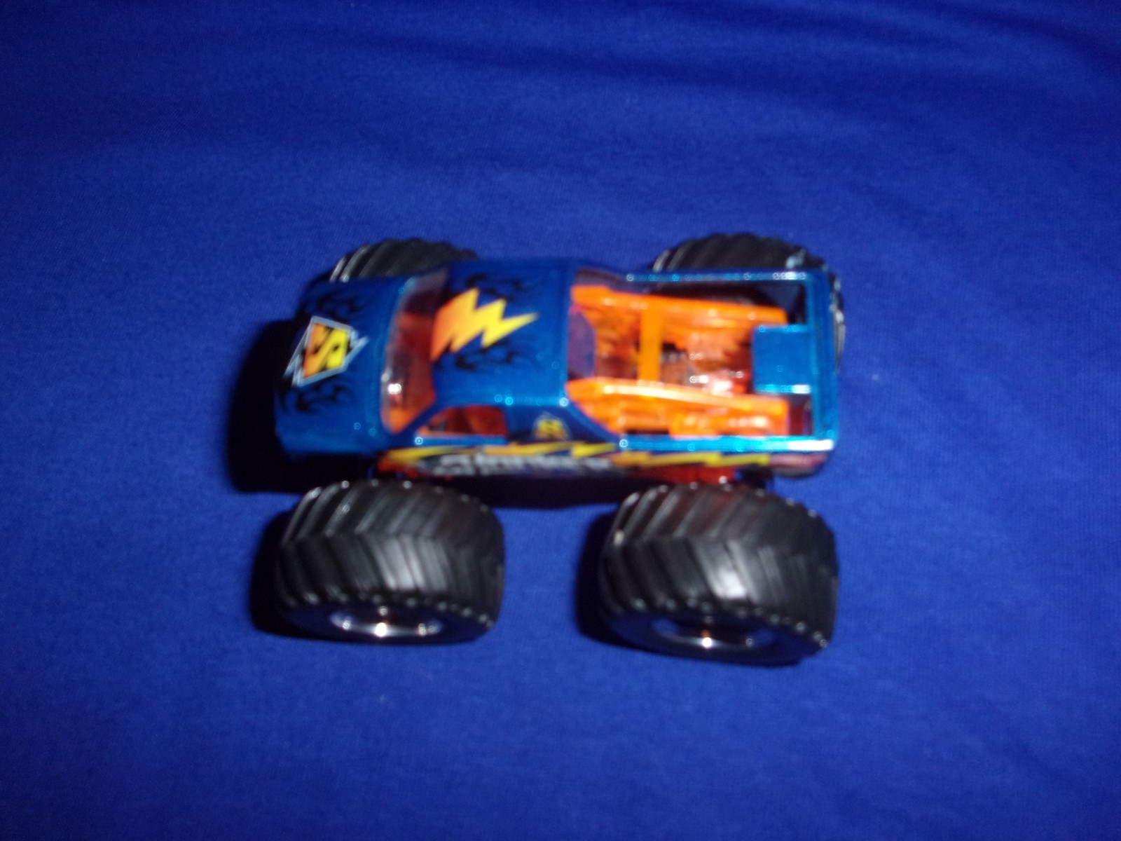 Hot Wheels Monster Jam SHOCKER 1:64