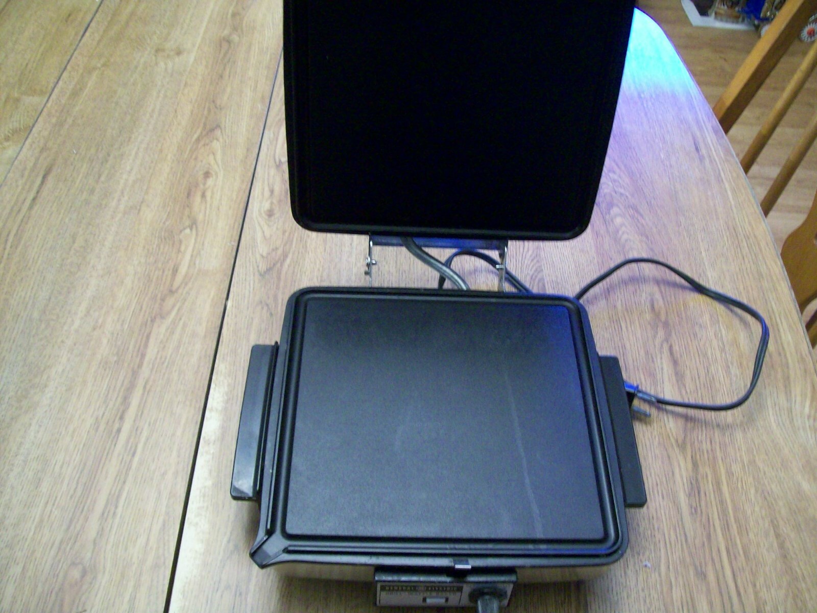 Vintage General Electric Wafflebaker Grill Chrome 900 Watts Model A2g48t Works