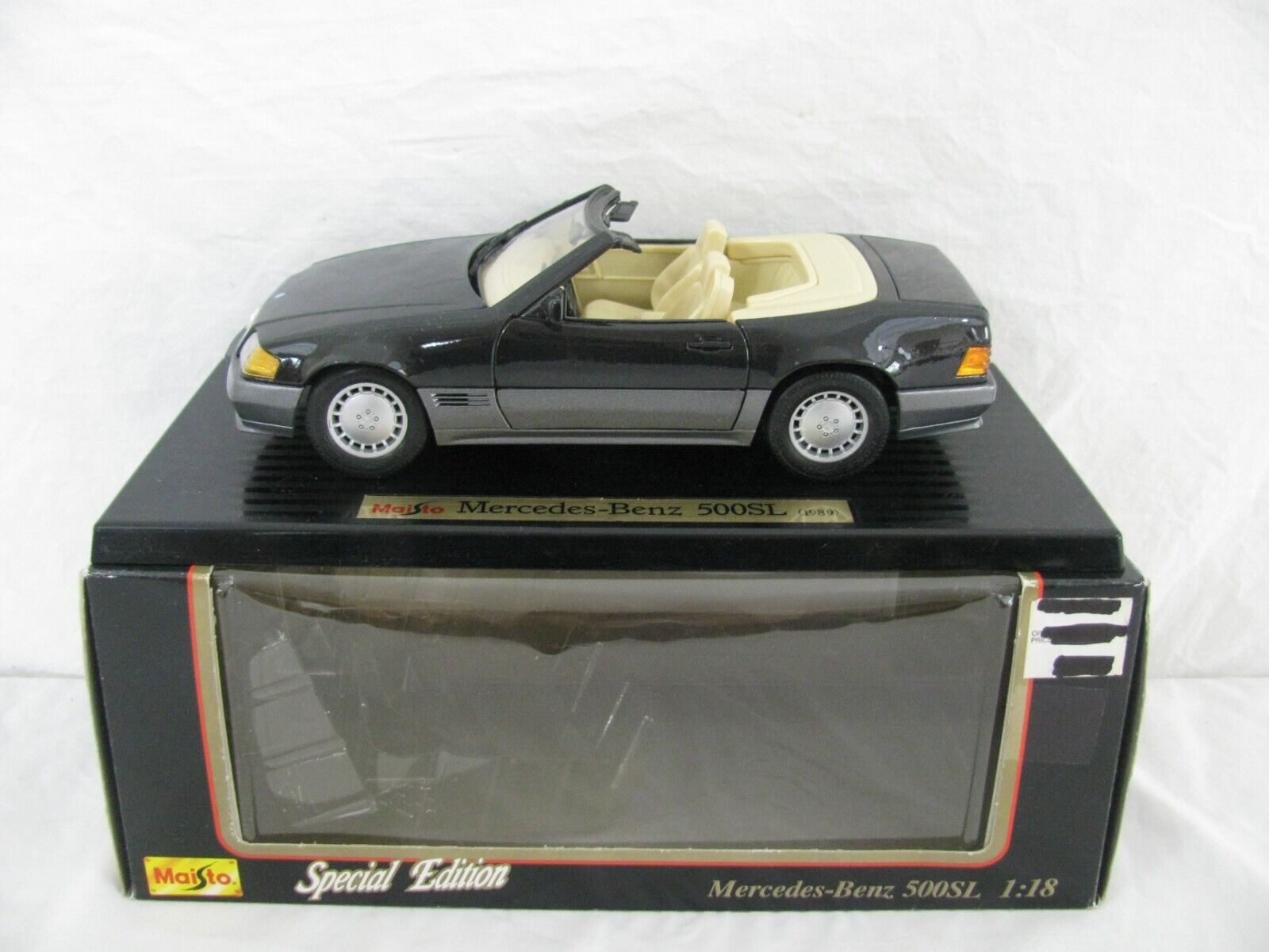 Maisto Special Edition 1/18 Diecast 1989 Mercedes Benz 500SL