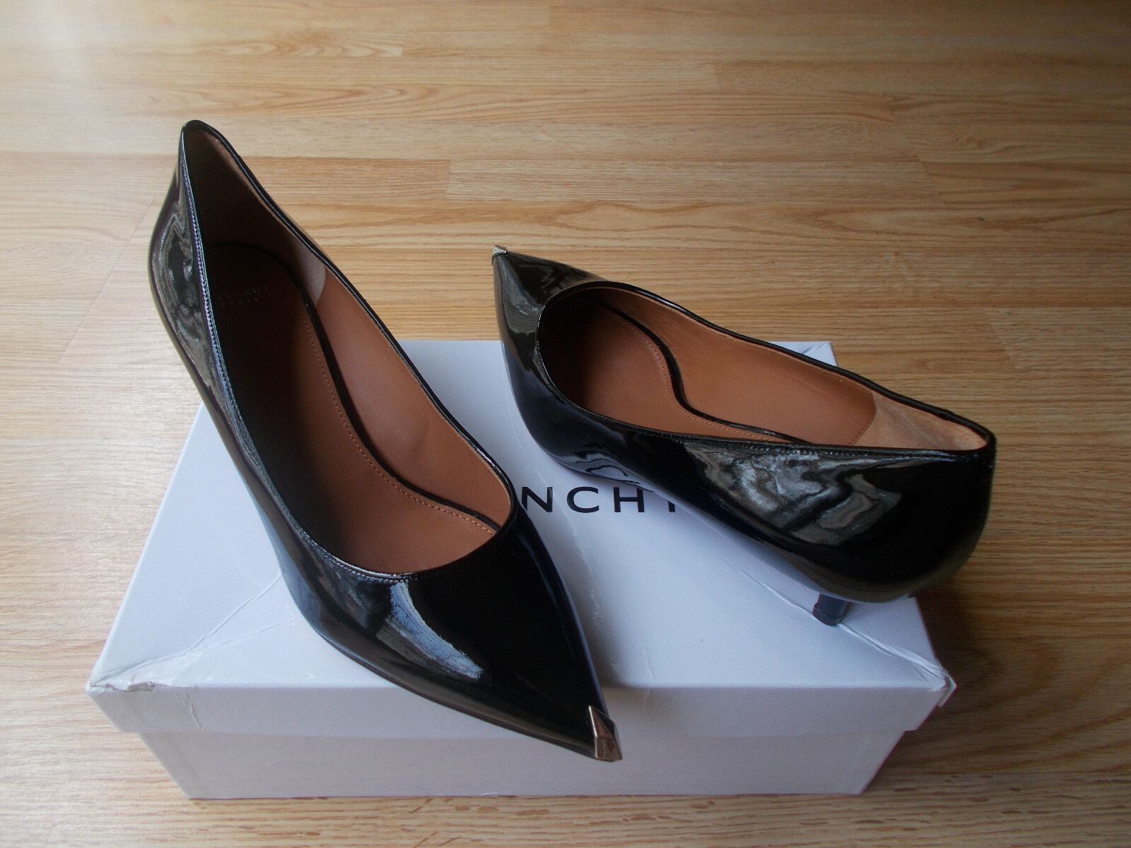 GIVENCHY｜PUMPS(HEELS) (BE3083E1T7 001) $825 Givenchy Pointy Toe Pump Heels Shoes Patent Leather