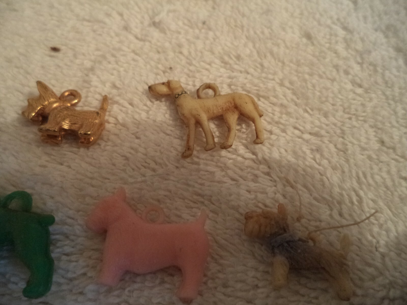 Vintage Lot of 7  Plastic & metal  Cracker Jack Gumball Toy Charms , Dogs