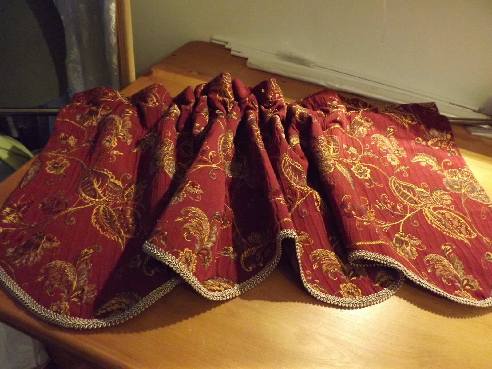 MAROON TAPESTRY VALANCE FLORAL 52Wx21