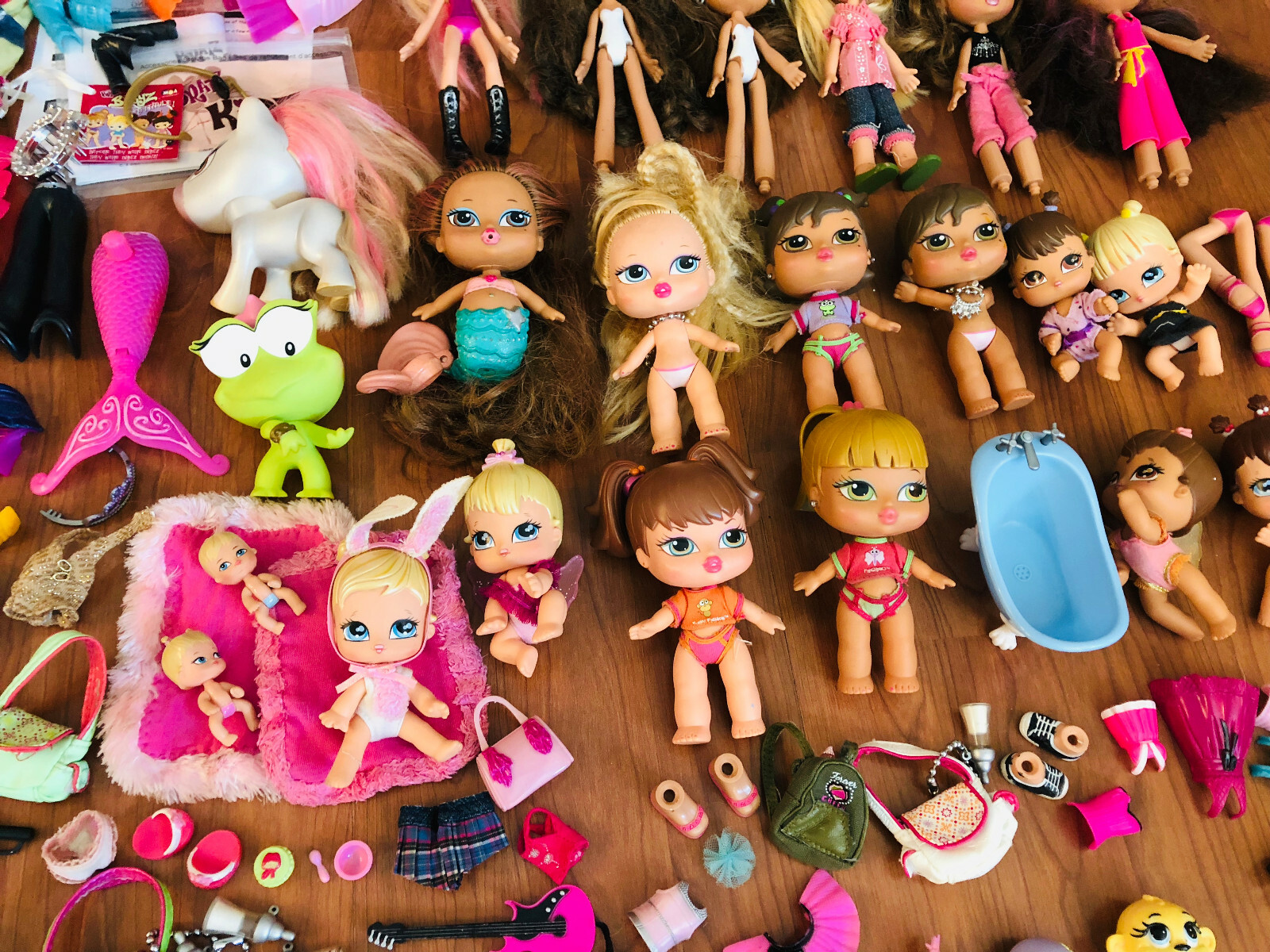 Huge BRATZ DOLL Lot Horse Kidz Babyz Clothes Shoes Petz Dolls Accessories Case