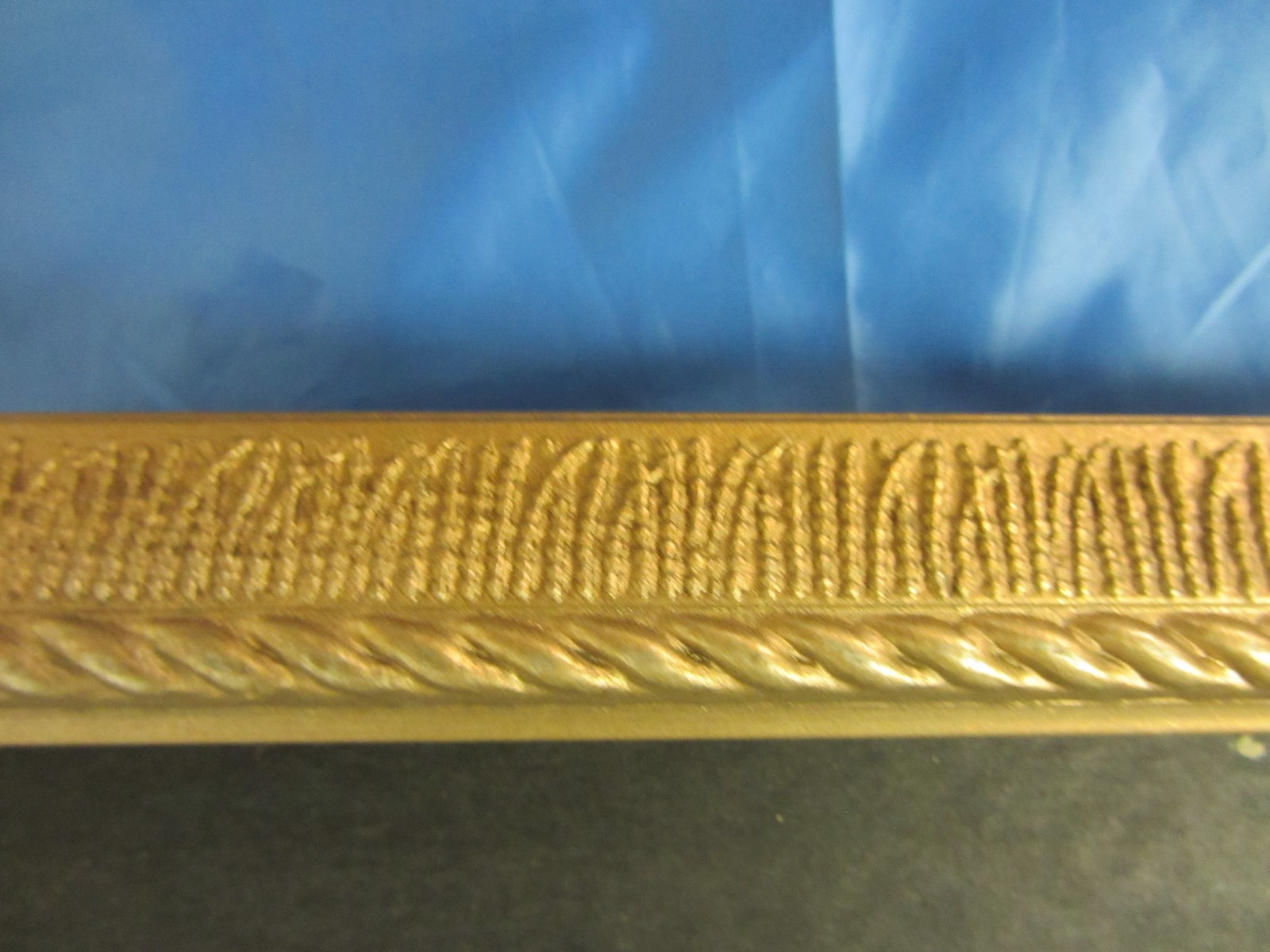 GOLD PICTURE FRAME WITH UNIQUE DESIGN BACKSTAND SHELF DESK TABLE WALL