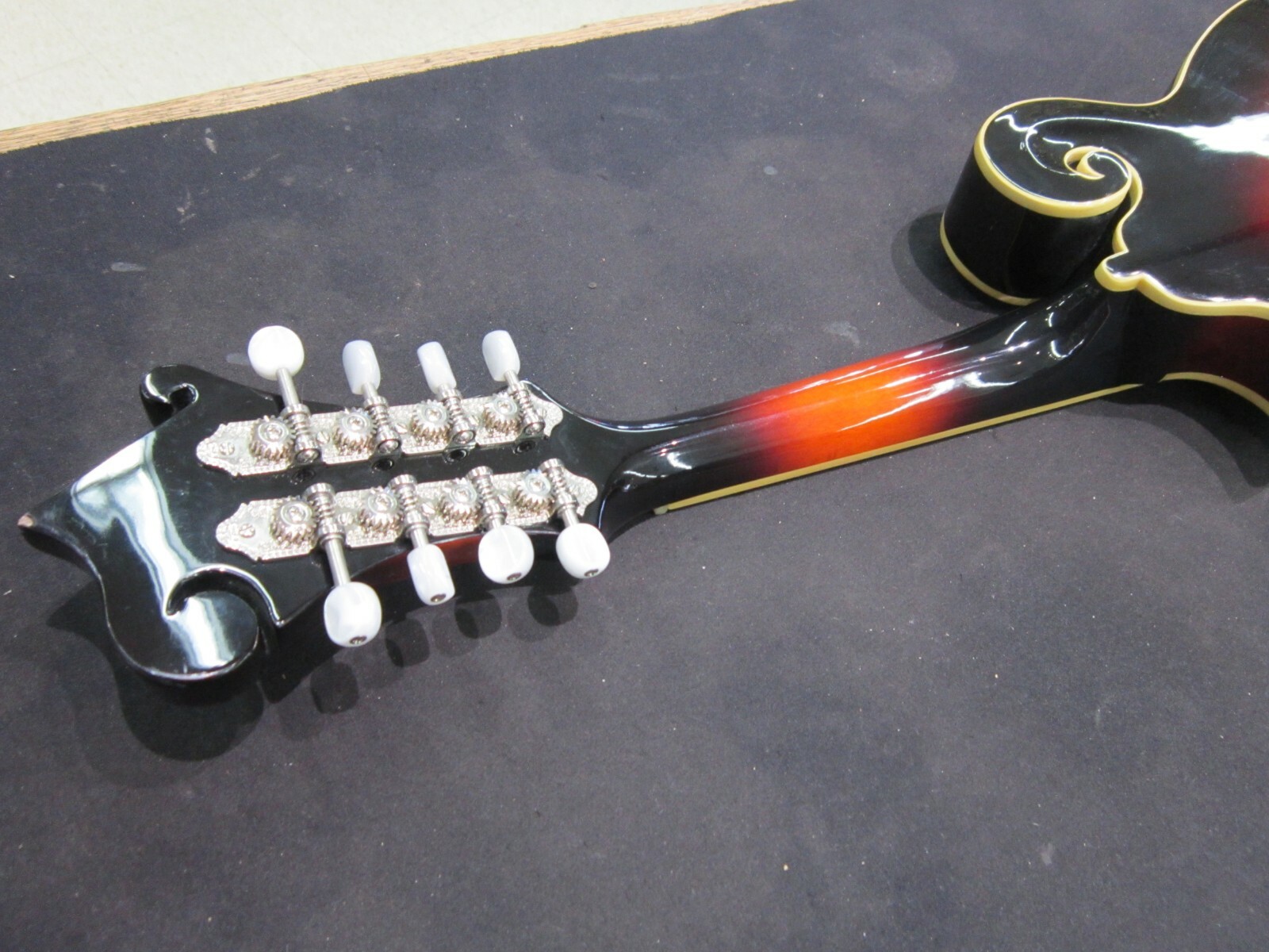 The Loar LM-520-VS Performer Series F-Style Mandolin