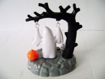 Solar Powered Dancing Ghost  Swing On A Tree w/ Skull & Pumpkin