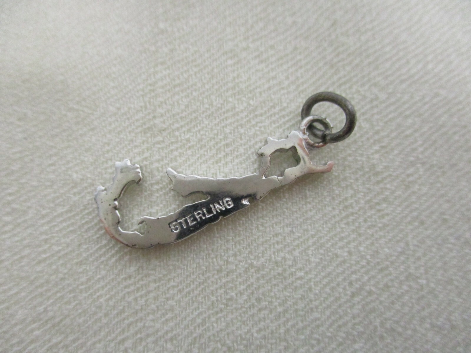 VINTAGE STERLING SILVER ISLAND OF BERMUDA CHARM 1