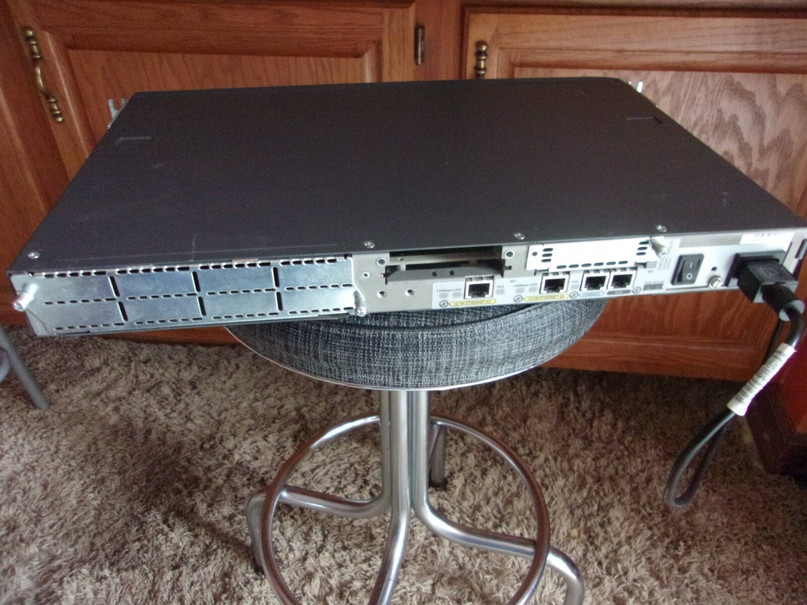 Cisco 2600 Series for Parts or Repair Label says 2621