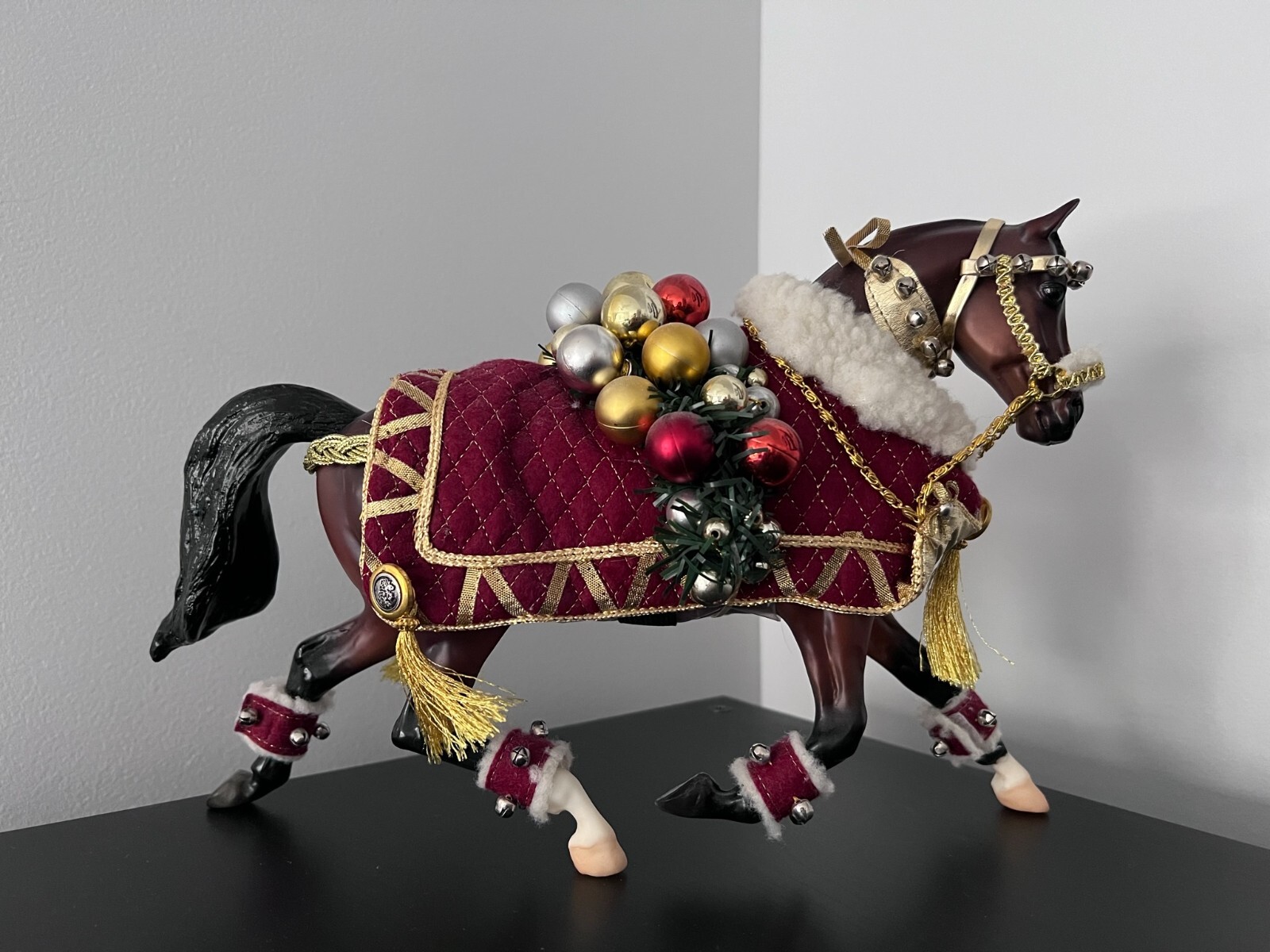 その他 M. BREYER 2011 WINTER BELLE Breyer Horse 2011 Holiday Winter Belle CHRISTMAS HORSE WINTERBELLE