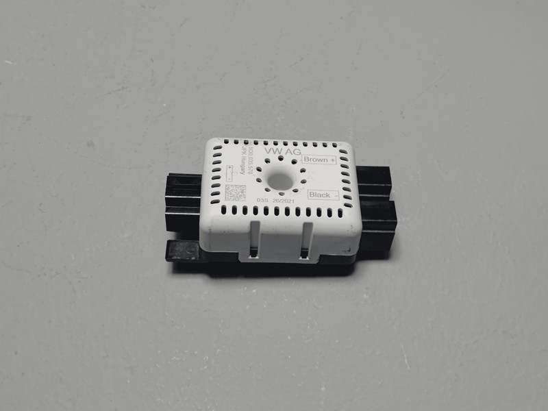 Used Volkswagen Atlas Radio Antenna Amplifier Noise Suppressor Filter 2018-2024 OEM