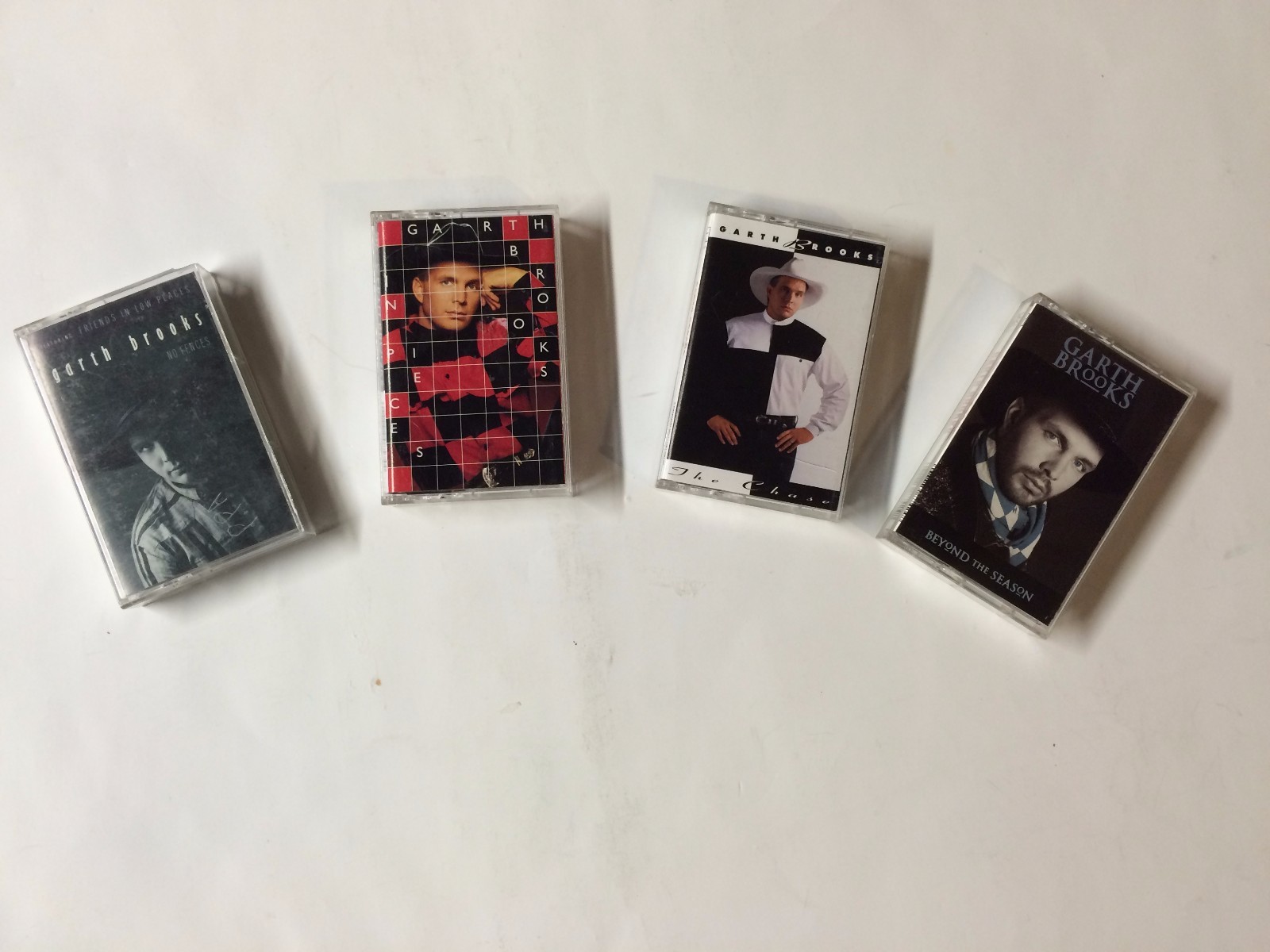 Garth Brooks 4 Cassettes  No fences - the chase - in pieces beyond the season VG