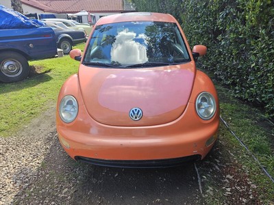 Owner 2004 Volkswagen New Beetle Hatchback Orange FWD Automatic GL