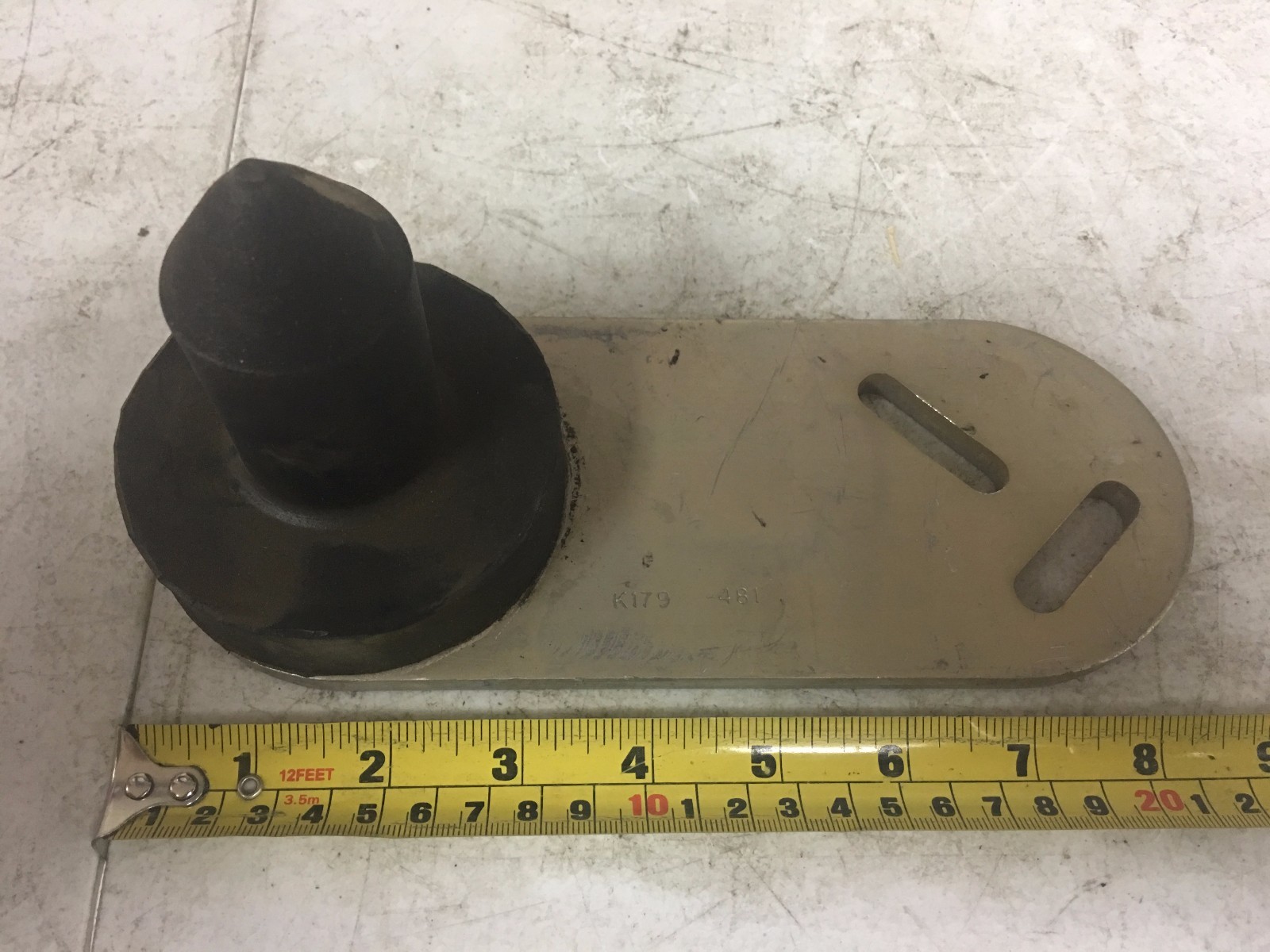 Left KW Hood Locator Pin & Bracket Kenworth # K179-481 Ref