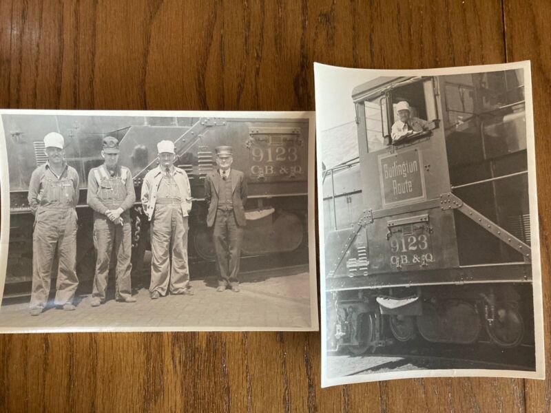 Burlington Route - C.B.& Q 9123  RR - Vintage Photo of Crew - Engineer