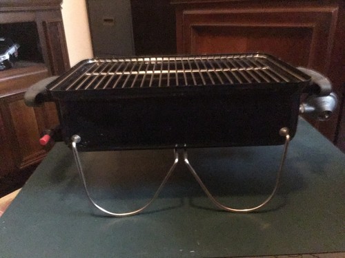 WEBER Go-Anywhere Propane Gas Grill Portable/ Tailgate 1141001 Never Used