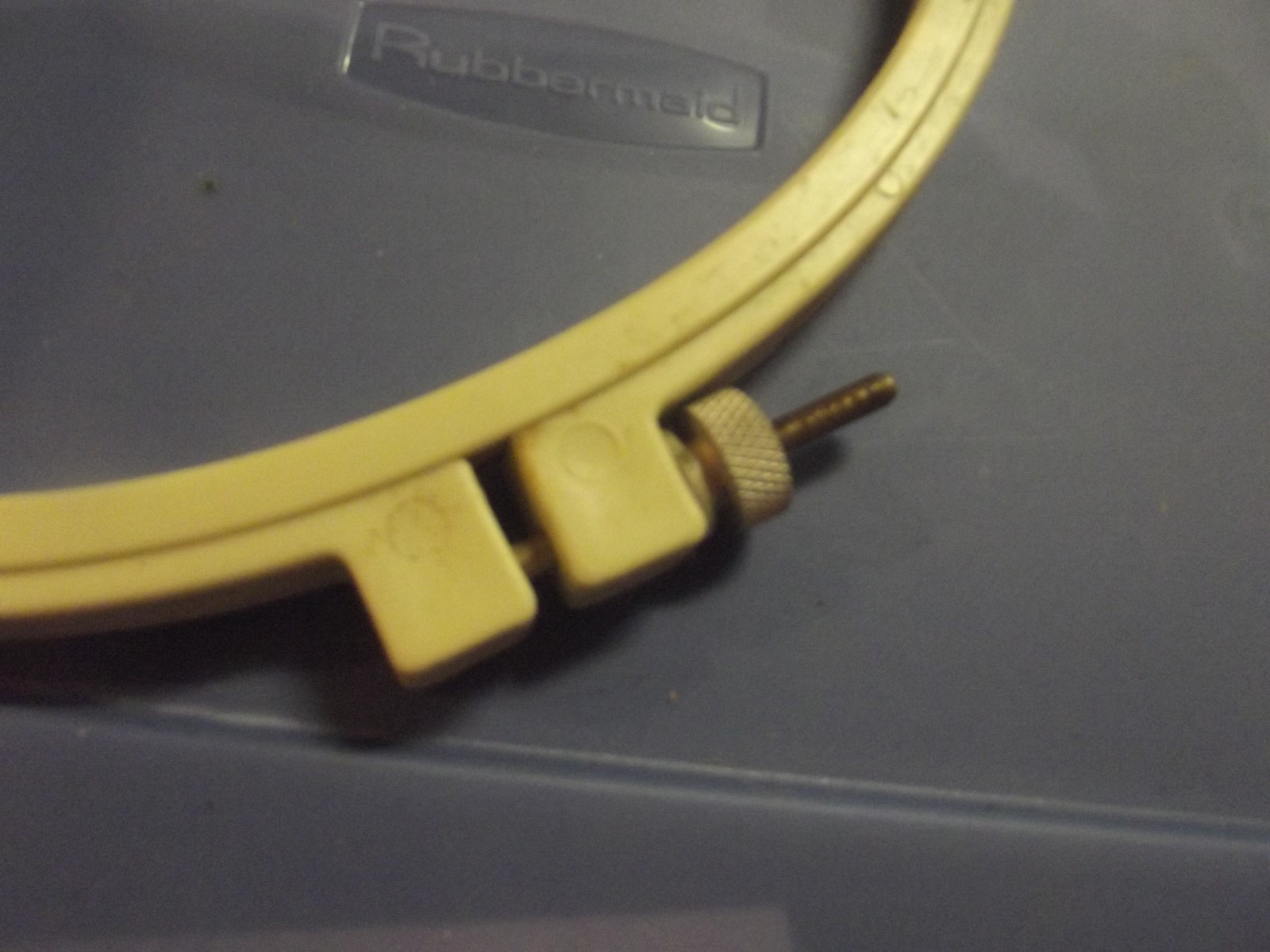 Round Embroidery hoop ~ Plastic hoop ~ Screw Together ~  6 1/2