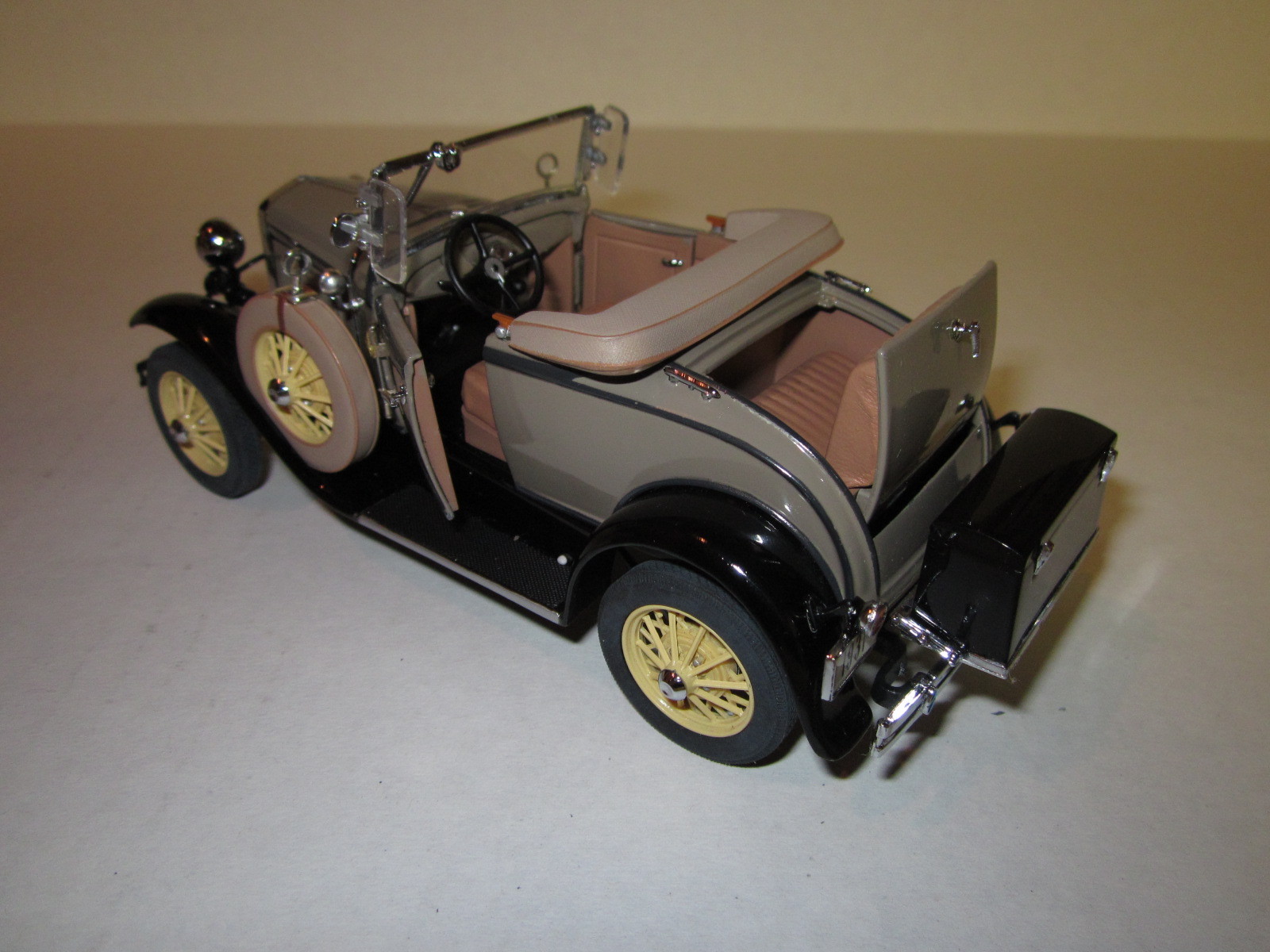 Danbury Mint 1931 Ford Model A Roadster die cast