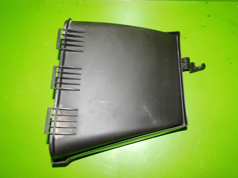 06-11 CLS 550 63 W219 OEM 2118300033 airbox intake cover panel