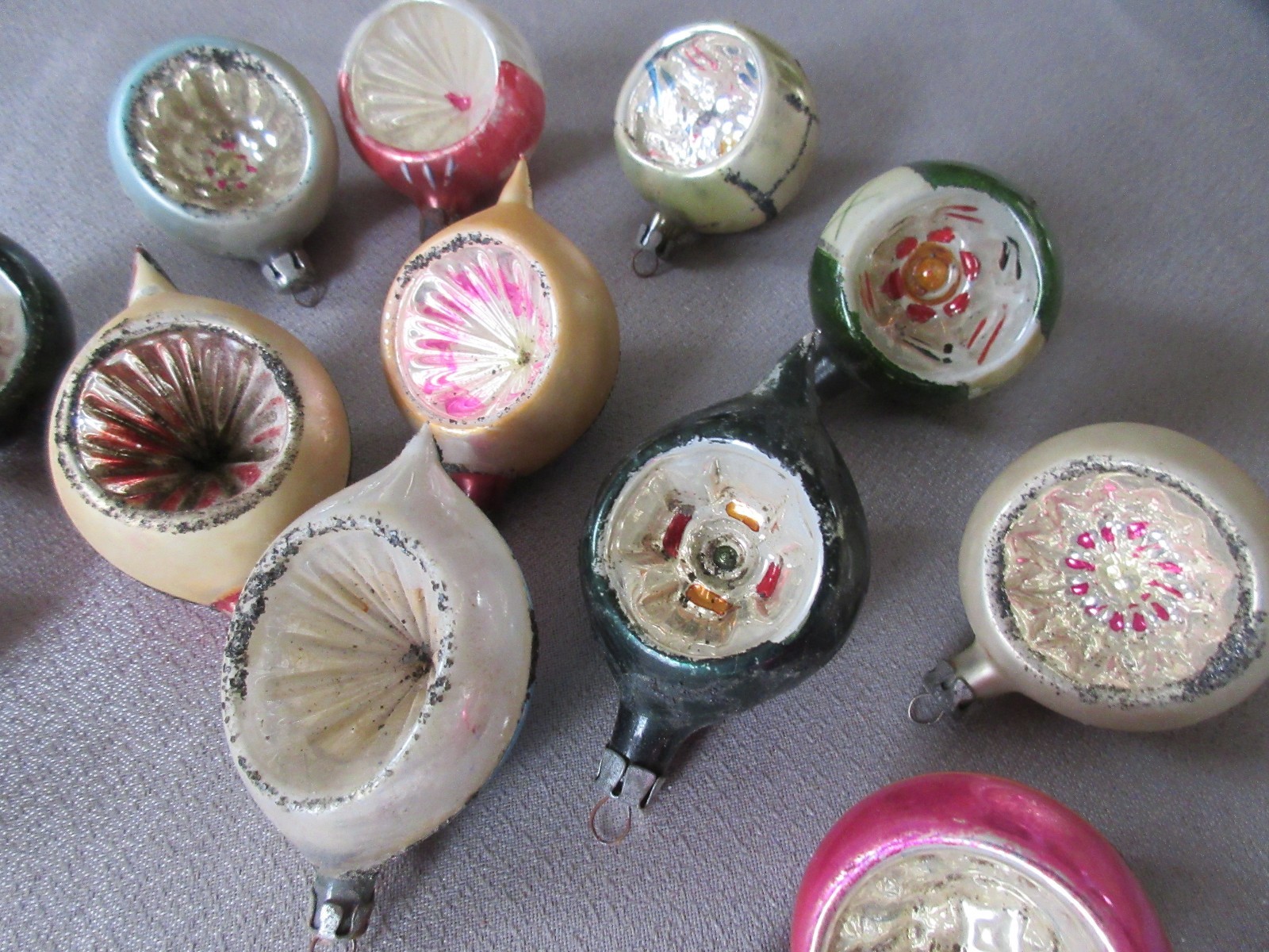 VINTAGE SHINY BRITE BOX ORNAMENTS 12 CT INDENTS BALLS & TEAR DROPS FEATHER TREE