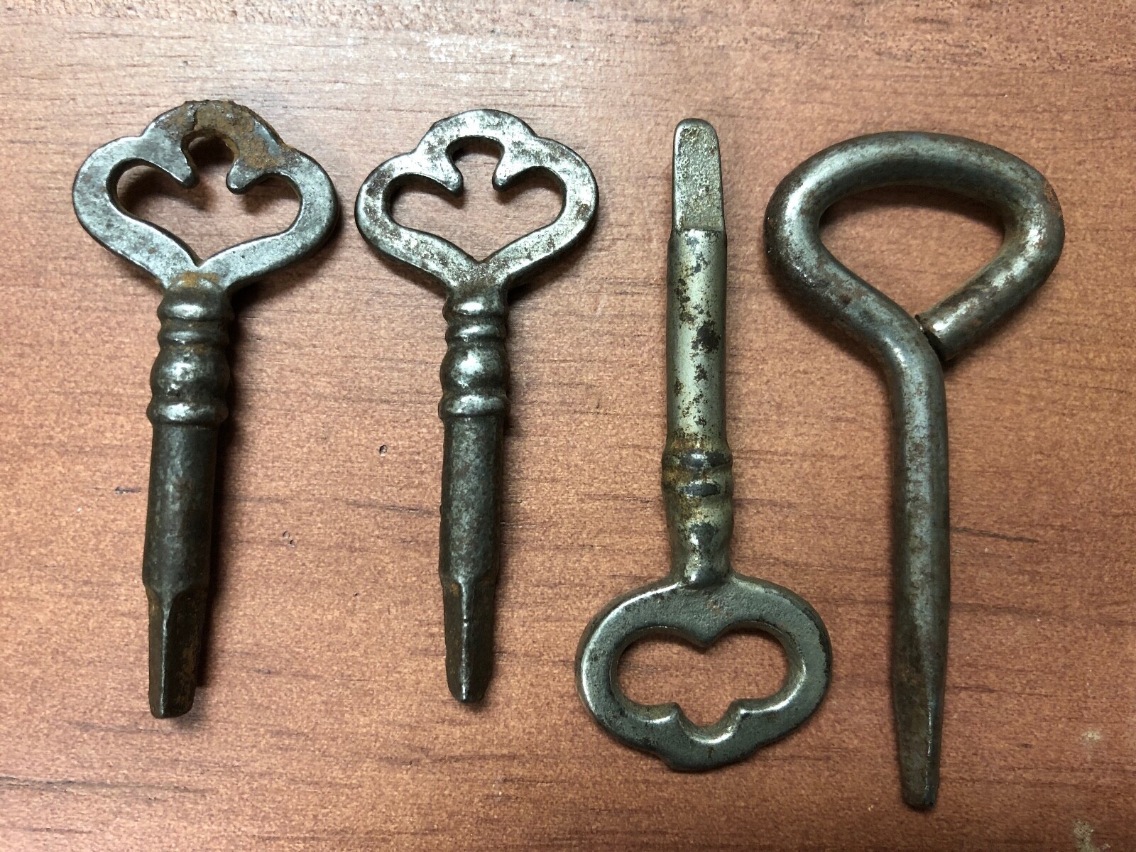 Lot 4 Vintage Old Antique Ornate Sewing Machine Cabinet 3 sided keys triangle