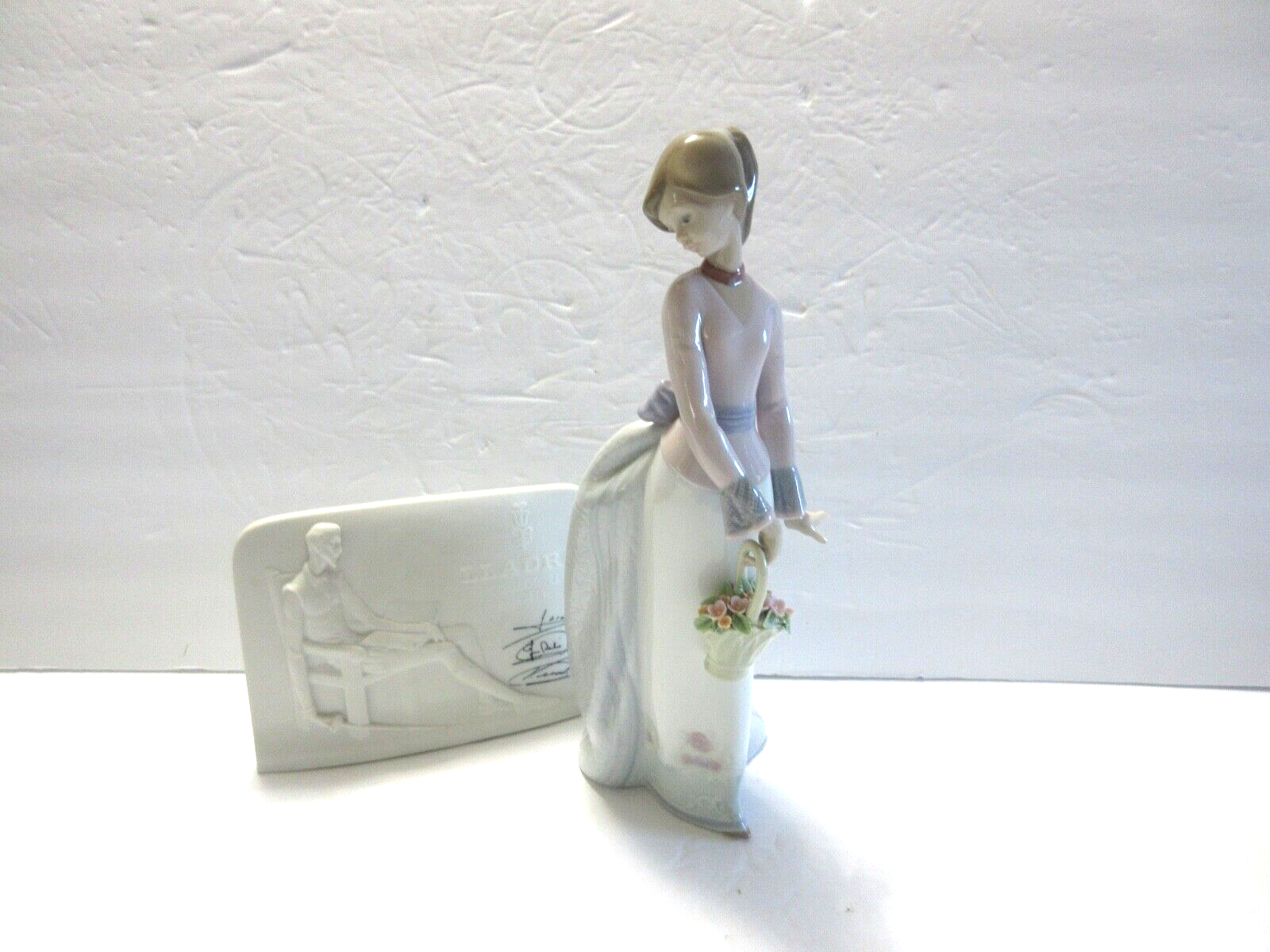 LLADRO BASKET OF LOVE Collectors Society Porcelain Figurine
