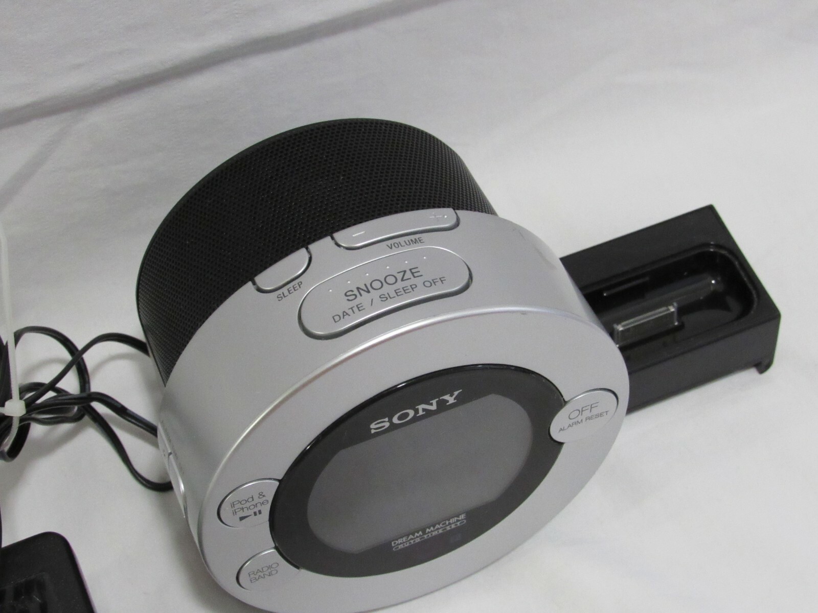 Sony Dream Machine Alarm Clock Radio ICF-C7iP w/30 Pin iPod/iPhone Dock  (3C2)
