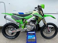 KAWASAKI KXF250 XC KX250 F XC 2024 **LOW HOURS/ ROAD REGISTERED**