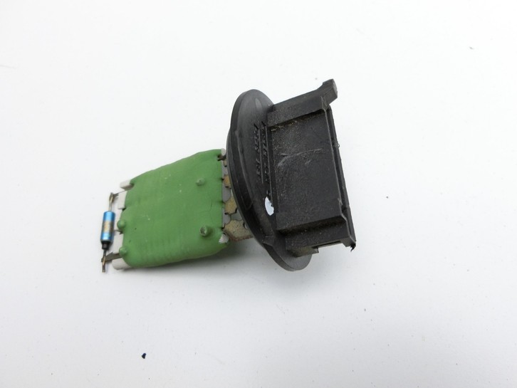 Mitsubishi Colt CZC 06-09 Widerstand Gebläse Lüfter Mitsubishi Colt CZC 06-09 28.03.2007 gebraucht Vorschau 2