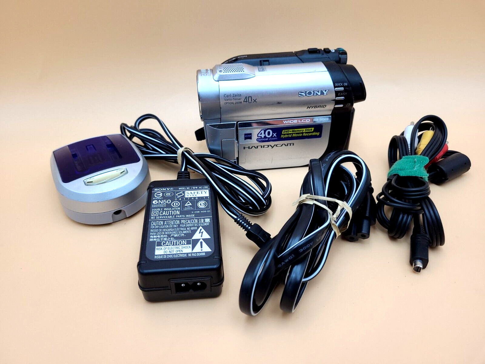 Sony Handycam HD ビデオカメラ Amazon.com : Sony DCR-DVD610 DVD Handycam Camcorder with 40x