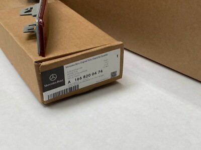 Mercedes-Benz GL-Class Genuine Rear Bumper Right Reflector GL320 GL450 GL550 NEW