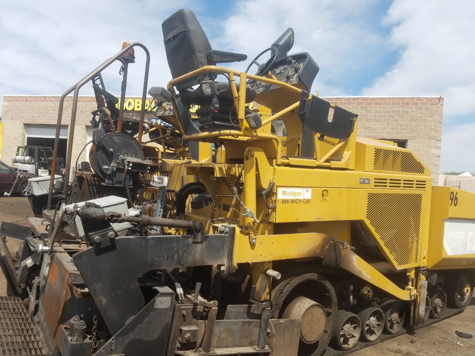 2008 CAT AP1055D ASPHALT MACHINE