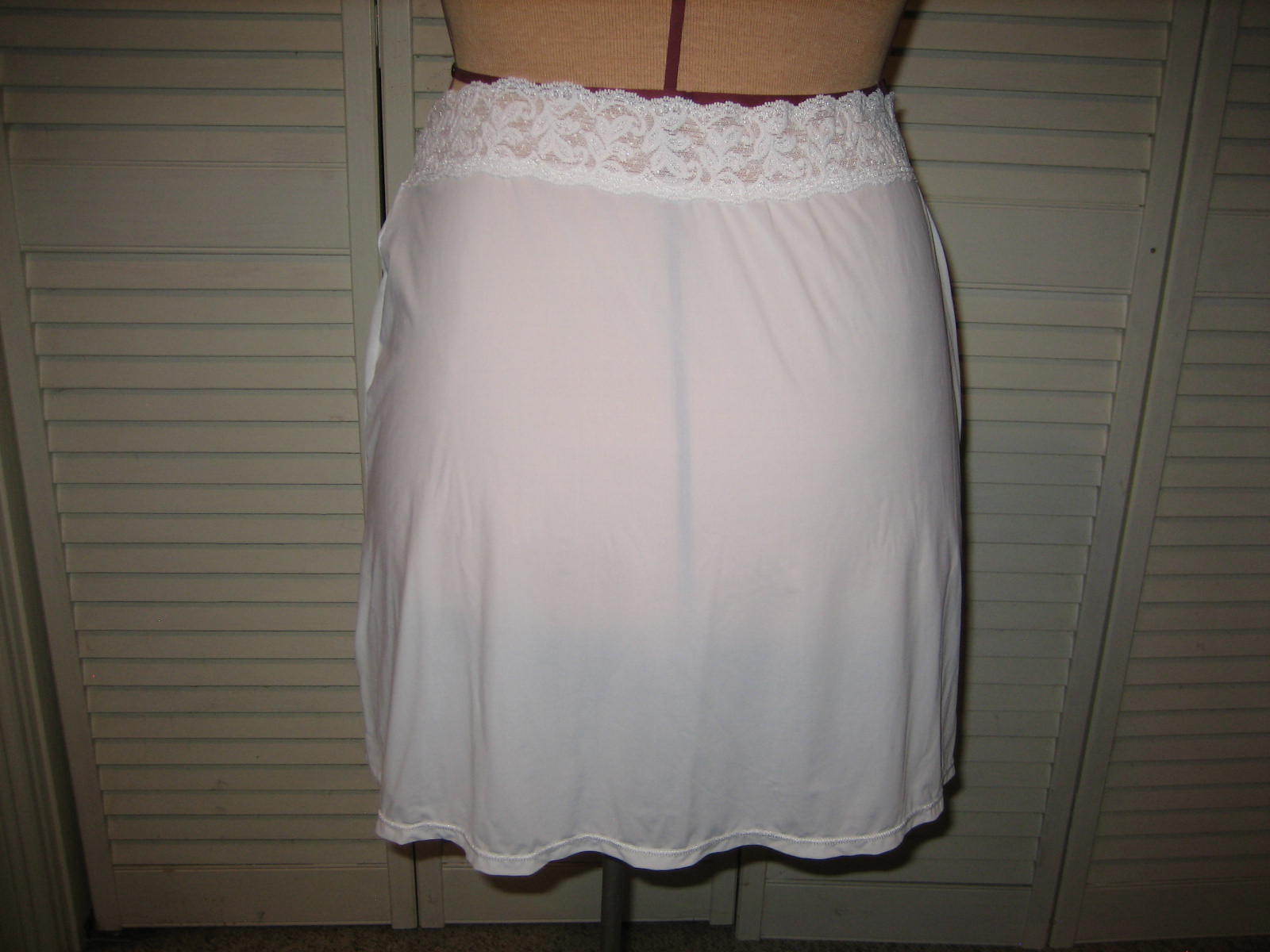 VANITY FAIR White Mini Half Slip, Lace Elastic Waistband - Style 11-072 - Size M