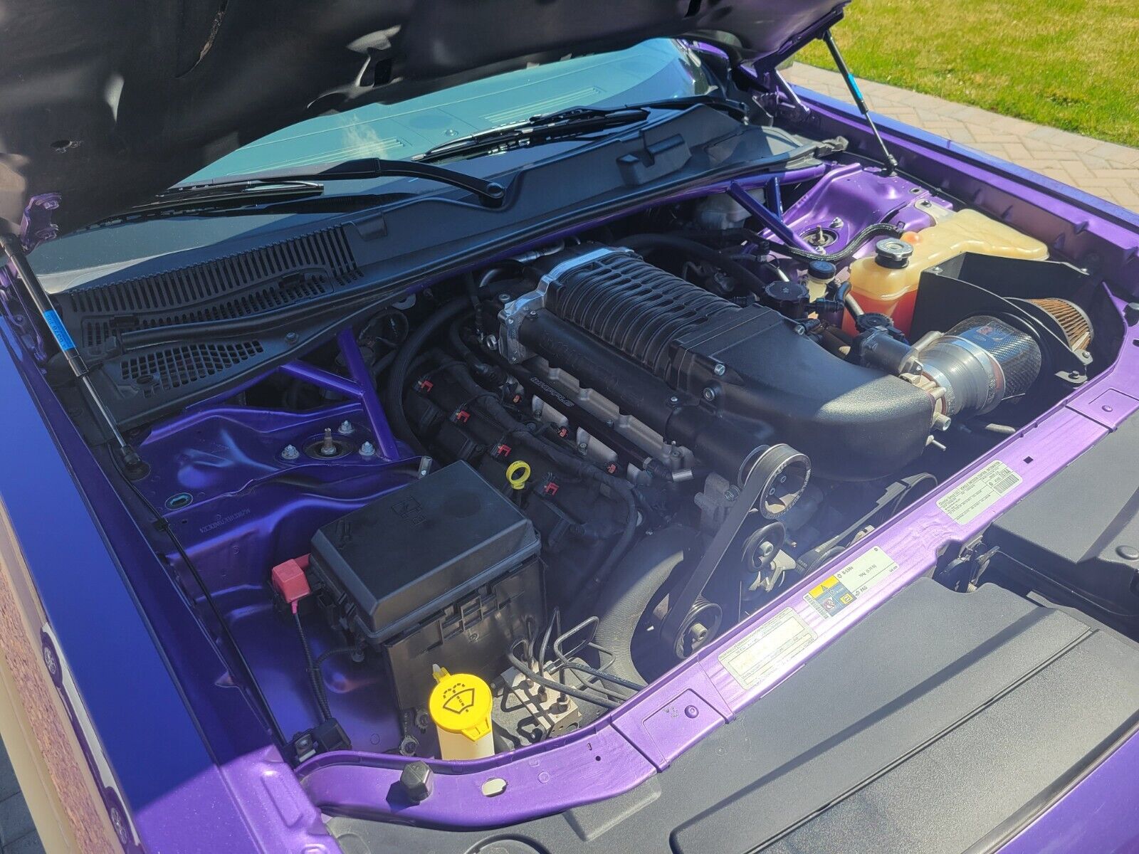 Owner 2014 dodge challenger srt8 coupe 2-door 6.4.
