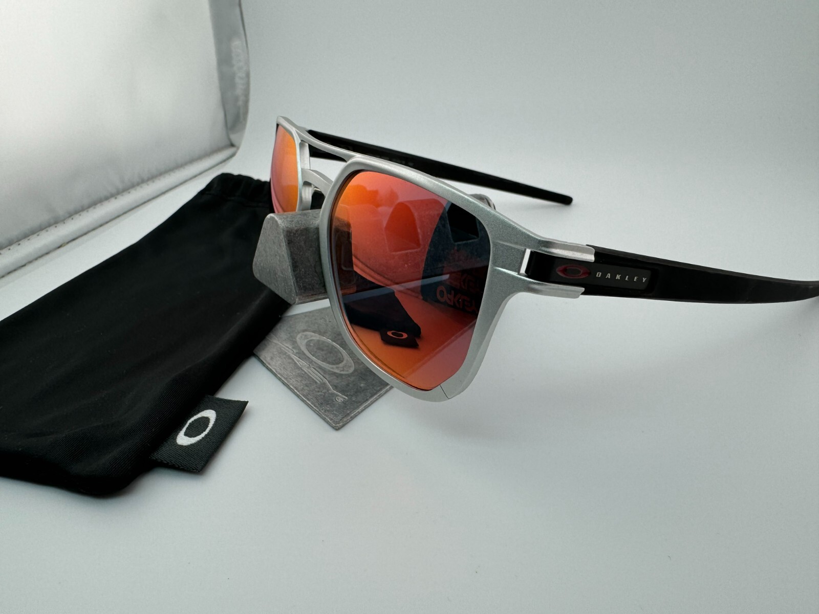 Pre-owned Oakley Latch Alpha Matte Silver Torch Iridium Sunglasses Authentic Oo4128-02