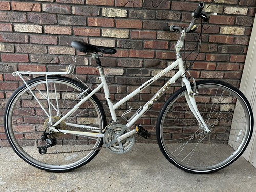 TREK 700 WHITE SPORT DROP FRAME HYBRID MULTITRACK BICYCLE