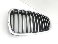 BMW F10 523i 10-13 Frontgrill Kühlergrill Grill Links BMW F10 523i 10-13 21.05.2010 7203649 51137203649 gebraucht Vorschau 2
