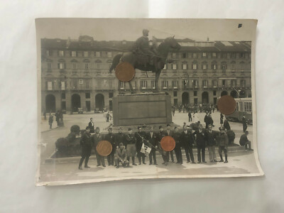 VARESE FOTO VENTENNIO REDUCI MEDAGLIERE BANDIERA PIAZZA ANIMATA AUTO D'EPOCA
