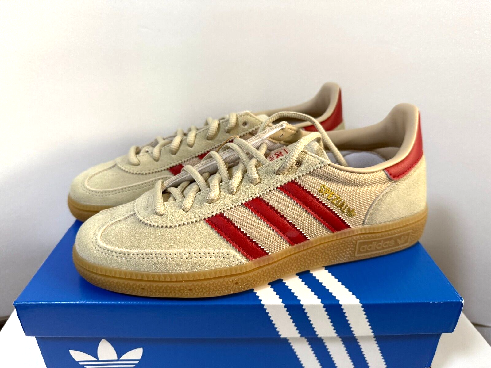 adidas Handball Spezial IF9529 Putty Grey / Team Victory Red adidas Handball Spezial IF9529 Putty Grey / Team Victory Red