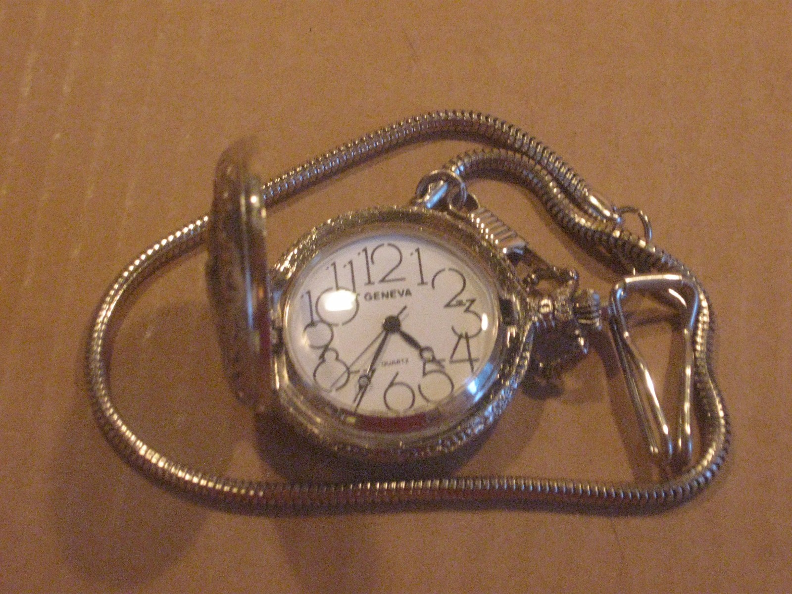 VINTAGE REPRO GENEVA 2 HORSES SILVER TONE-QUARTZ/BATTERY/15