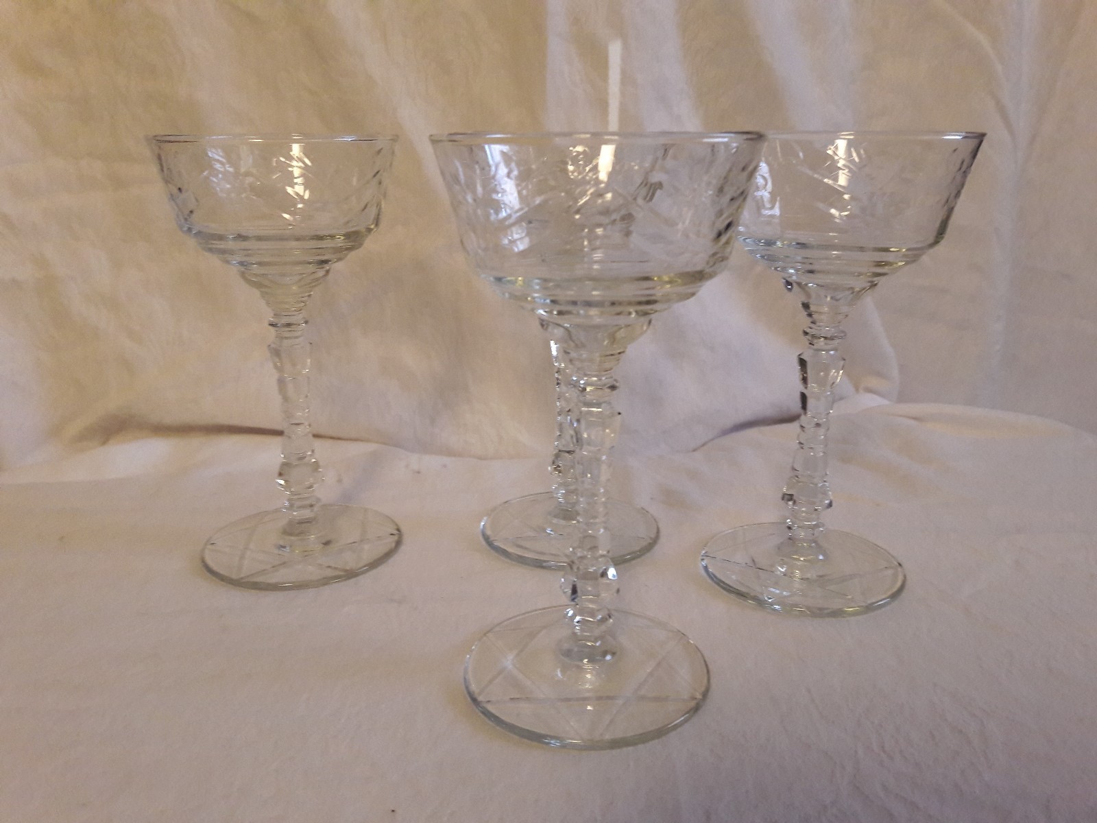 VTG Wedding Toasting Champagne Clear Coupe Glasses w  Star On Base (set of 4)